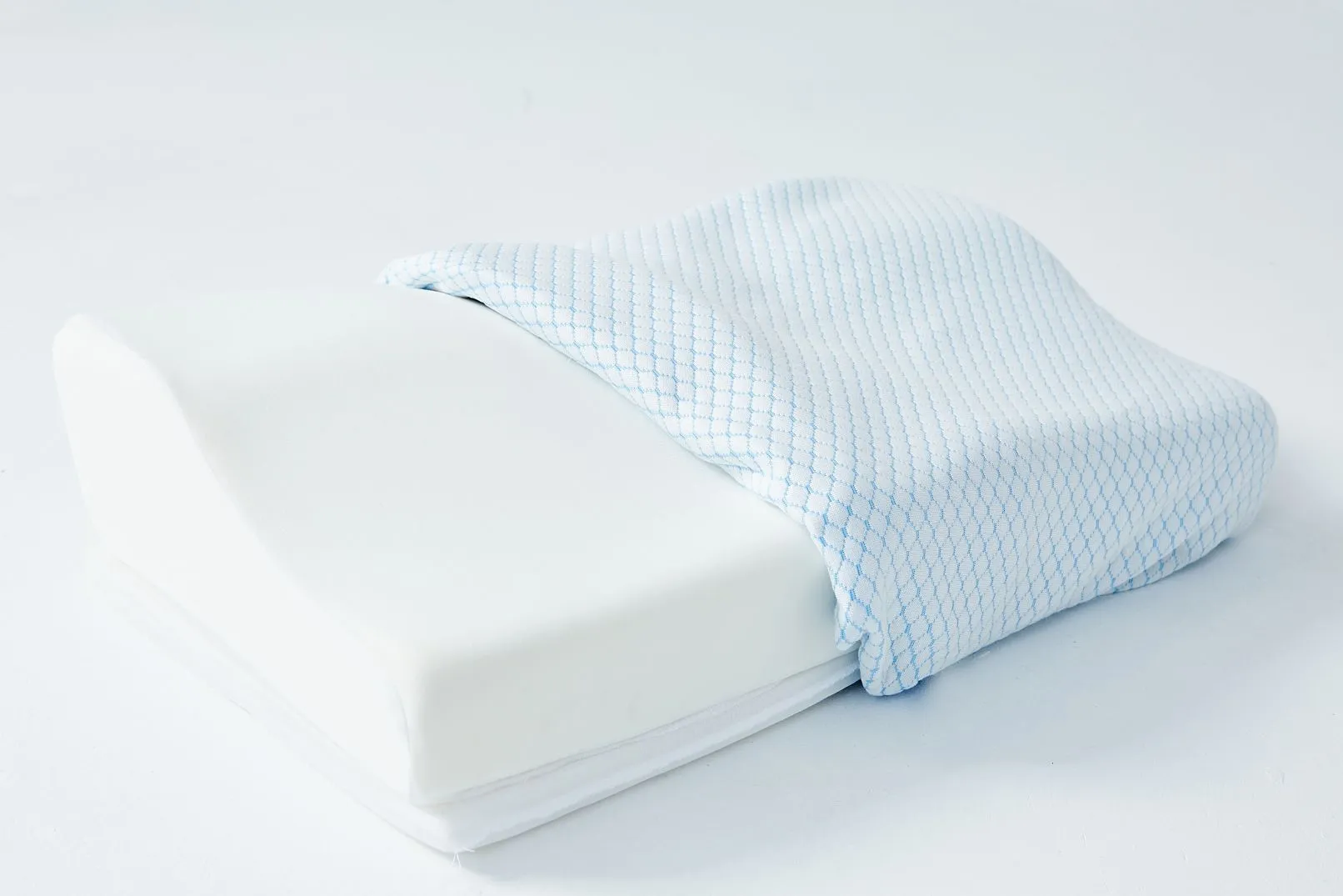 NeuroAlign CoolTouch Cervical Pillow - Image 3