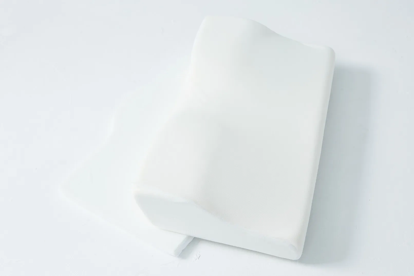 NeuroAlign CoolTouch Cervical Pillow - Image 5